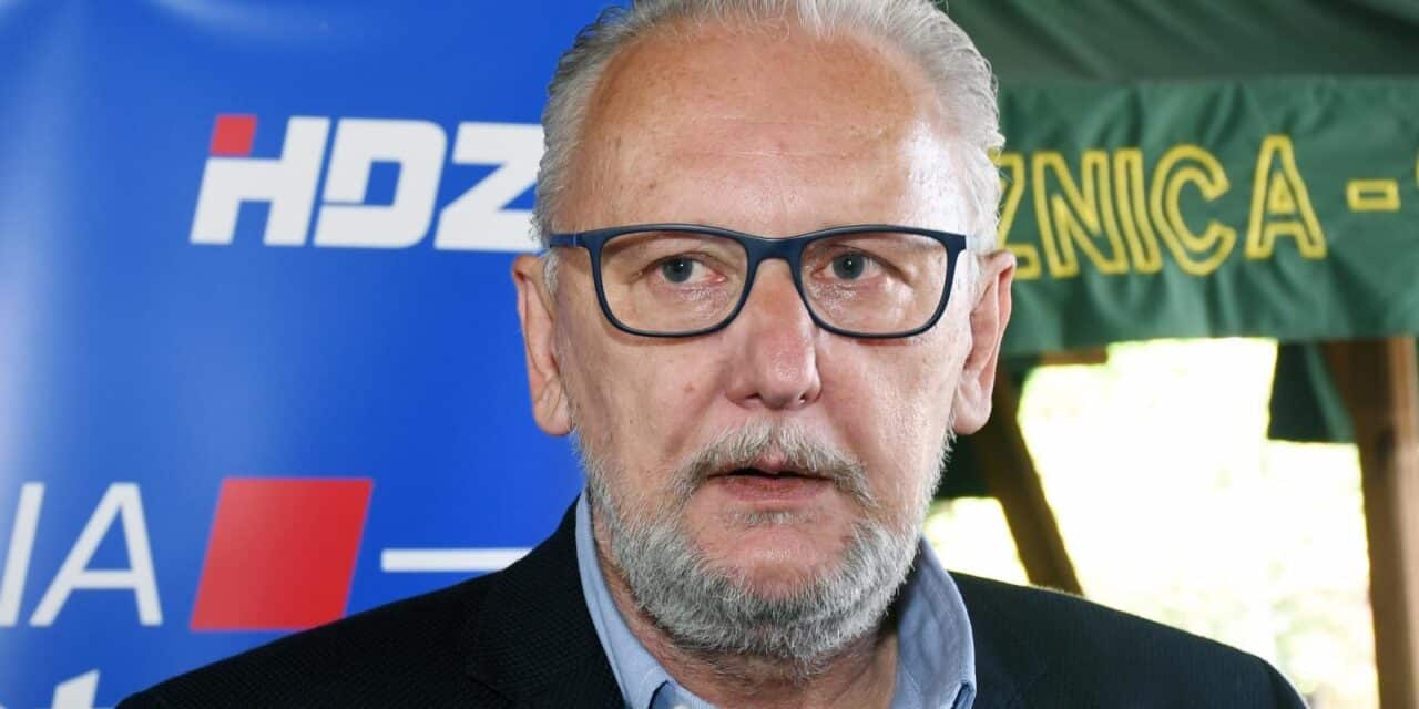 Sisak: Davor Božinović družio se s građanima na tržnici