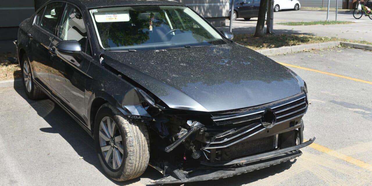 Zareb: Sudar dva auta na Vrbanima, auto nakon sudara završio u hidrantu
