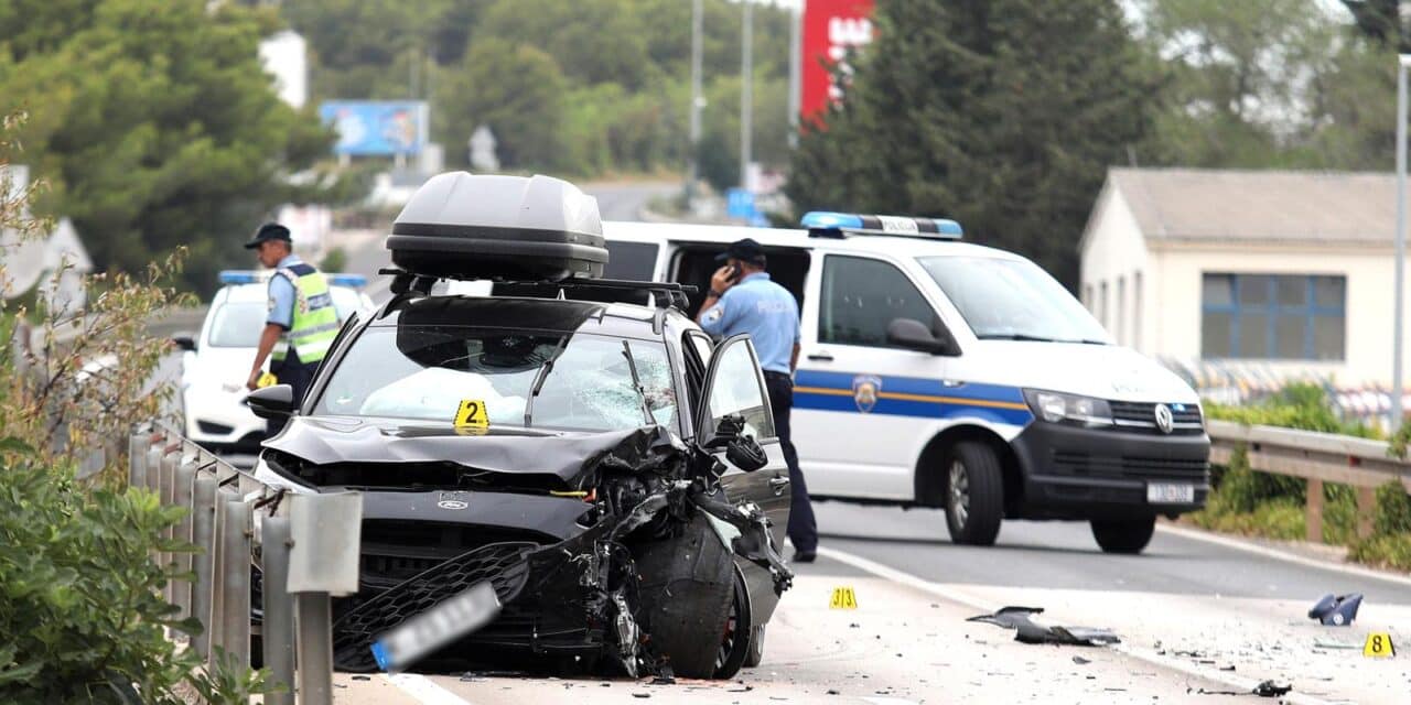 Zbog teške prometne nesreće zatvorena Jadranska magistrala kod Vodica, poginuo motociklist