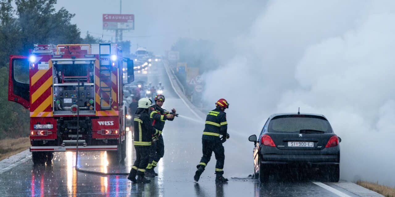 Kod šibenskog mosta zapalio se automobil