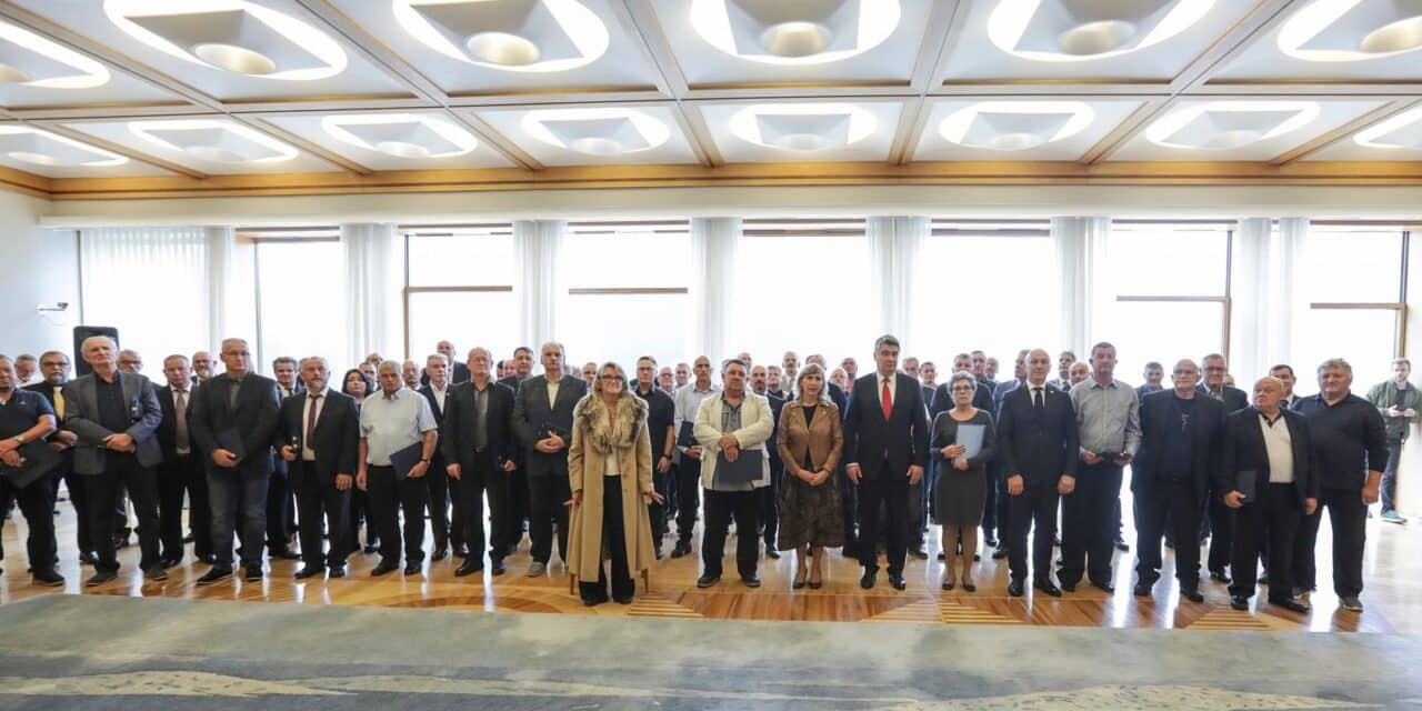Zagreb: Predsjednik odlikovao Redom Danice hrvatske darivatelje krvi