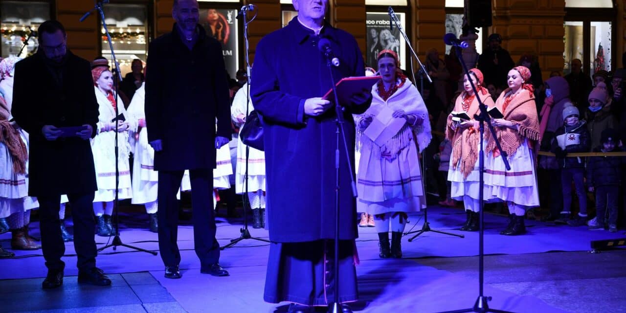 Zagreb: Na Manduševcu zapaljena prva adventska svijeća