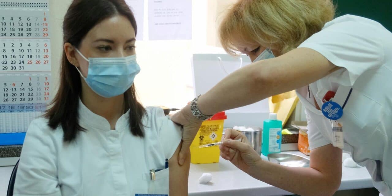 Počelo cijepljenje zdravstvenih djelatnika