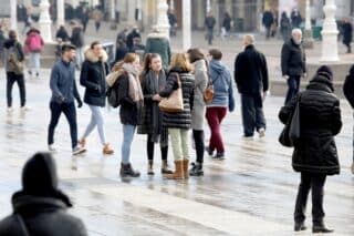 Zagreb: S porastom temperature građani željni druženja nalaze se na glavnom Trgu