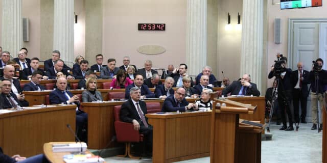 Ponovno glasovanje u Saboru nakon što je prethodno glasovanje prekinuto zbog kvoruma