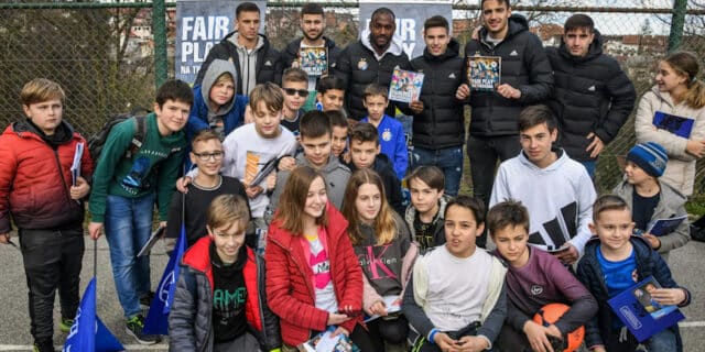 Dinamovci se družili s djecom i predstavili bojanke u sklopu kampanje “Fair play na tribinama”