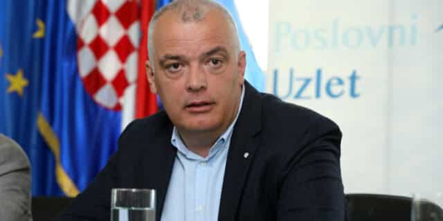 PXL_280317_16085198