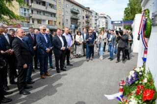 Izaslanstvo HDZ-a položilo vijenac na stadionu u Kranjčevićevoj povodom Dana hrvatskih branitelja