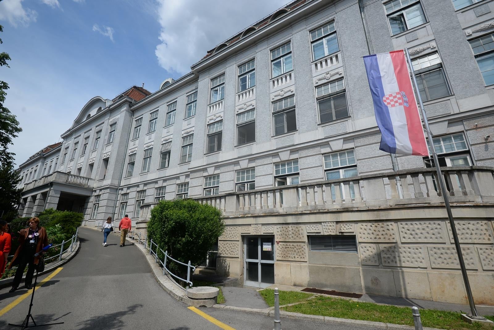Primopredaja inkubatora u bolnicu u Petrovoj kupljenih u sklopu akcije “Vratimo Palčiće u Petrovu”