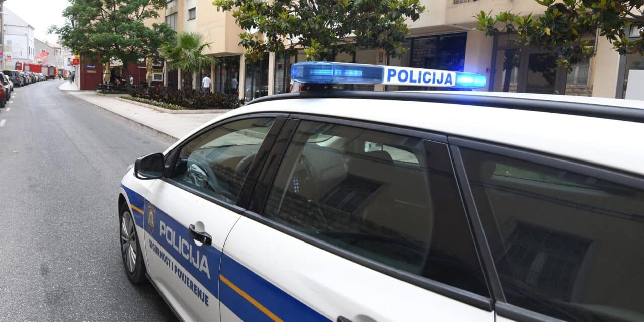 Šibenik: Vatrogasci gasili požar koji je izbio u dućanu Guliver u centru grada