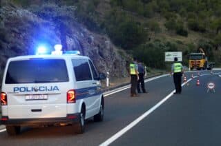 Jedna osoba poginula u slijetanju vozila u Šparadićima, policijski očevid u tijeku