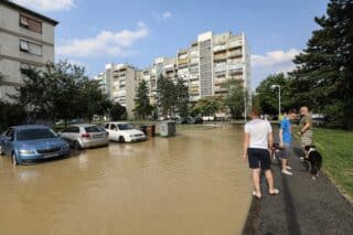 Zagreb: U Gajnicama pukla cijev, poplavila cijelu ulicu