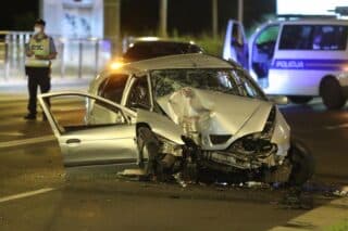 Zagreb: Automobilom se zaletio u stup, policija obavlja očevid
