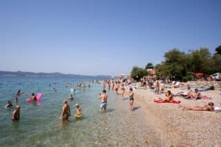 Zadar: Plaža Kolovare puna je kupača