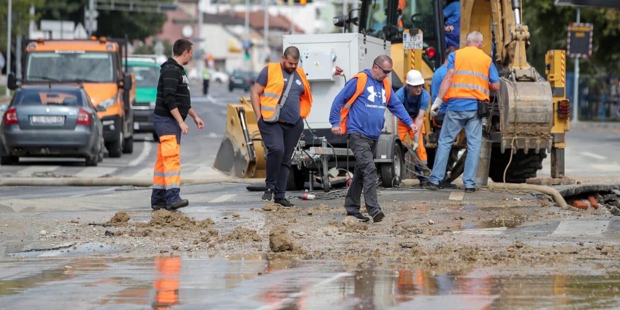 Zagreb: Sanacija novog puknuća vodovodne cijevi na raskrižju Selske i Baštijanove
