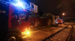 Zagreb: Opet gori na Zapadnom kolodvoru – zapalila se napuštena baraka