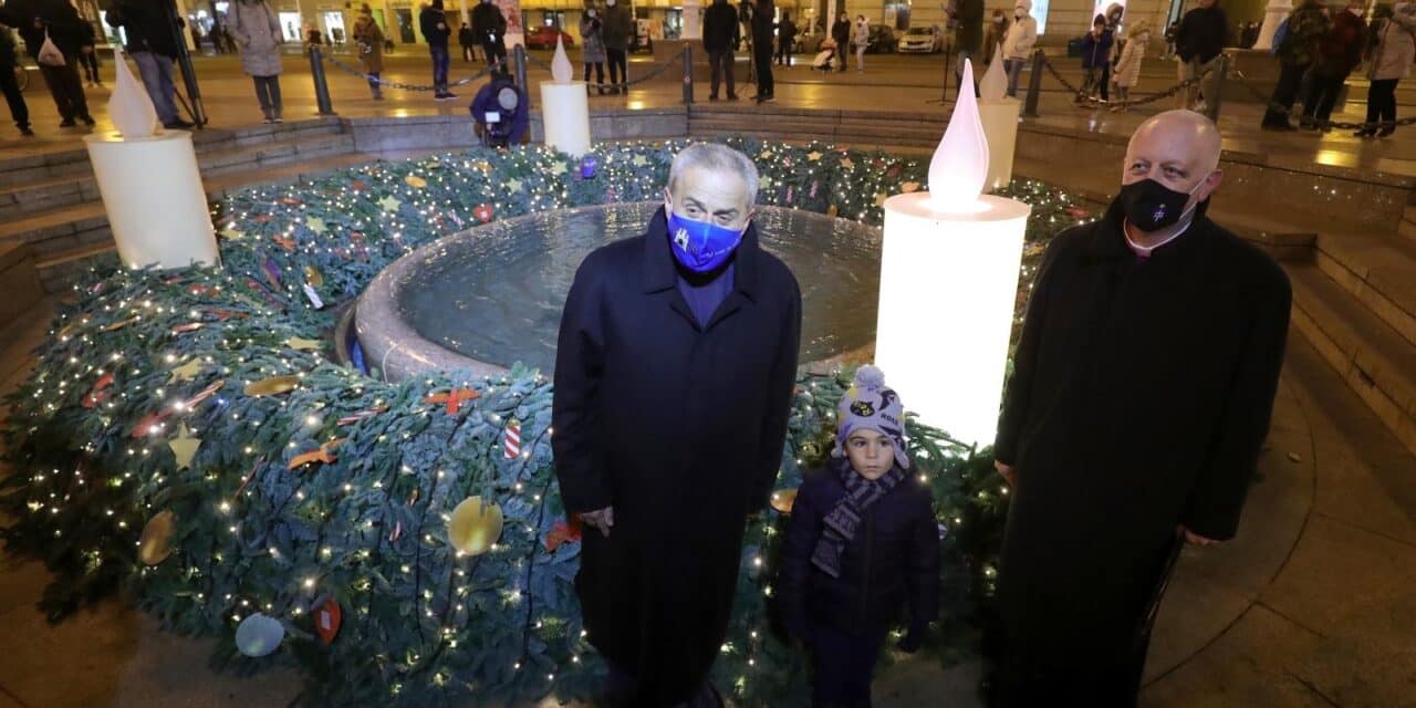 Advent u Zagrebu počeo paljenjem prve svijeće na Manduševcu
