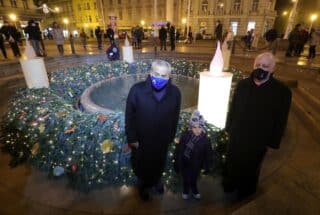 Advent u Zagrebu počeo paljenjem prve svijeće na Manduševcu