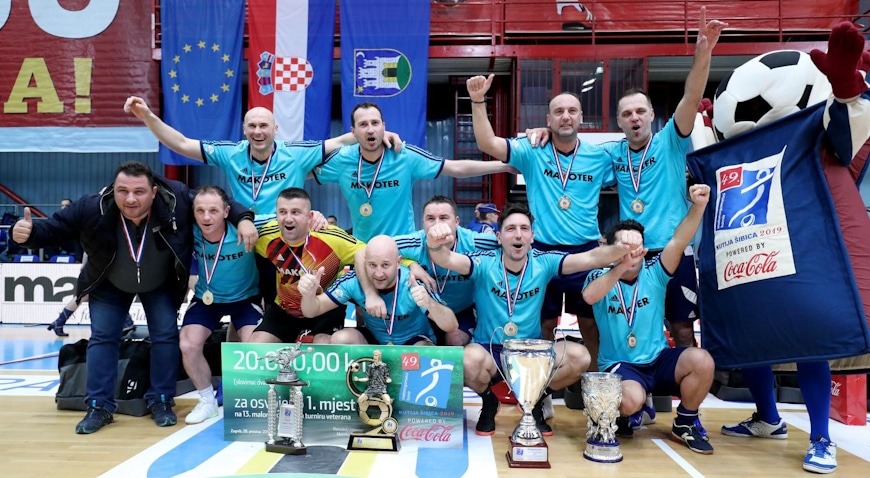 Zagreb: Finale veterana na malonogometnom turniru Kutija šibica, Kitarović uručio pehar