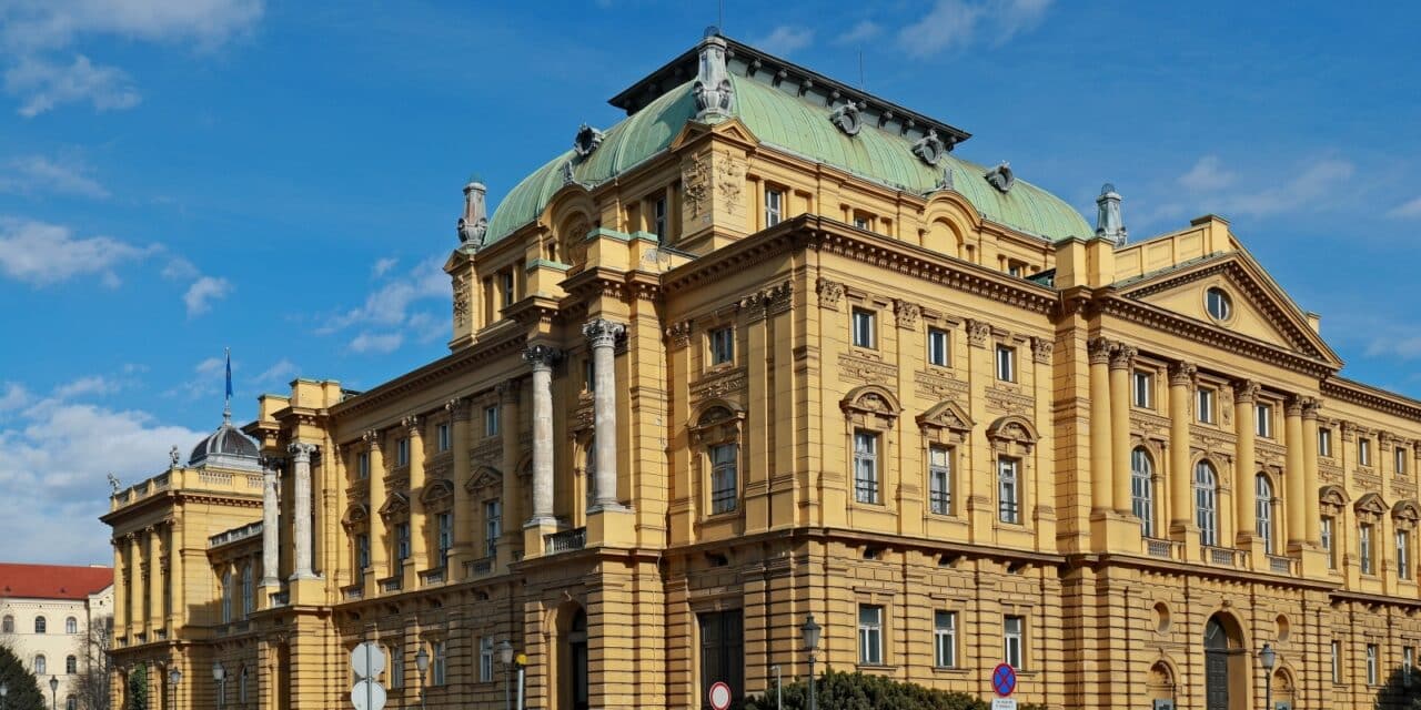 Zagreb: Suncem obasjano Hrvatsko narodno kazalište