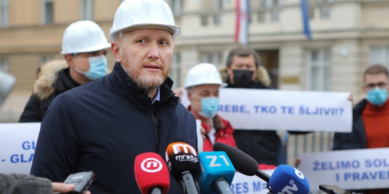 Renato Petek u društvu građana stradalih u potresu prosvjedovao te se osvrnuo na obnovu Zagreba