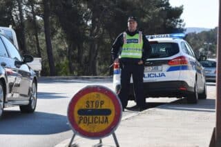 Pojačane policijske ophodnje uoči današnjeg susreta Šibenika i Hajduka