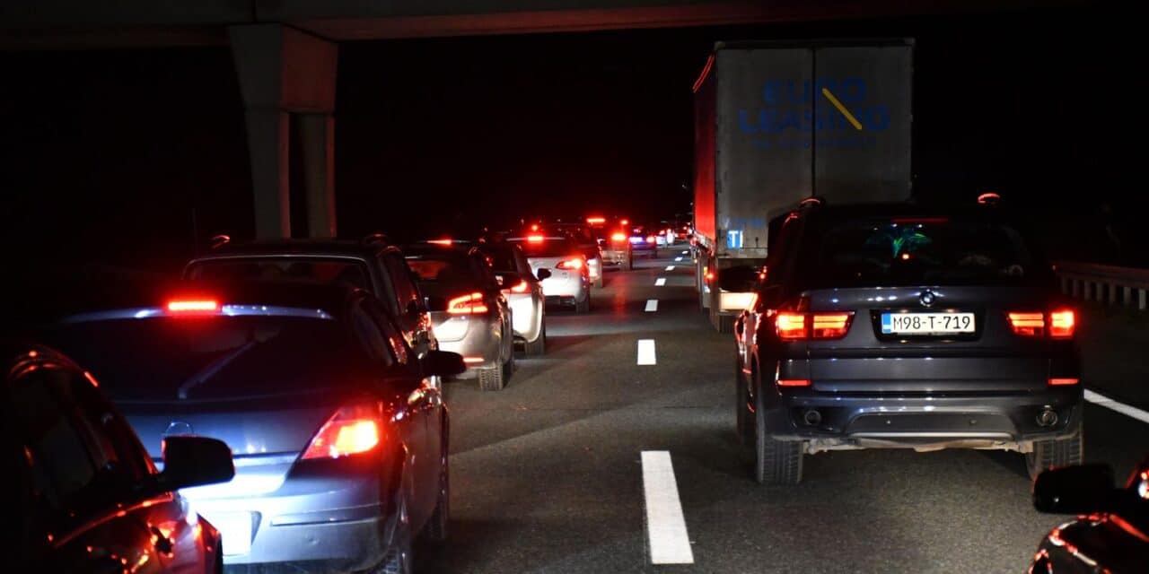 Slavonski Brod: Velike gužva na autocesti zbog prometne nesreće