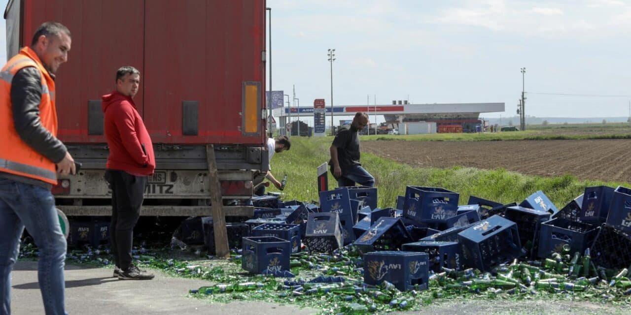 Osijek: Kamion koji je prevozio pive ostao bez dijela svog tereta