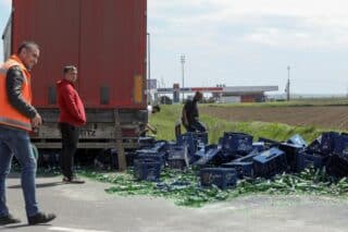 Osijek: Kamion koji je prevozio pive ostao bez dijela svog tereta