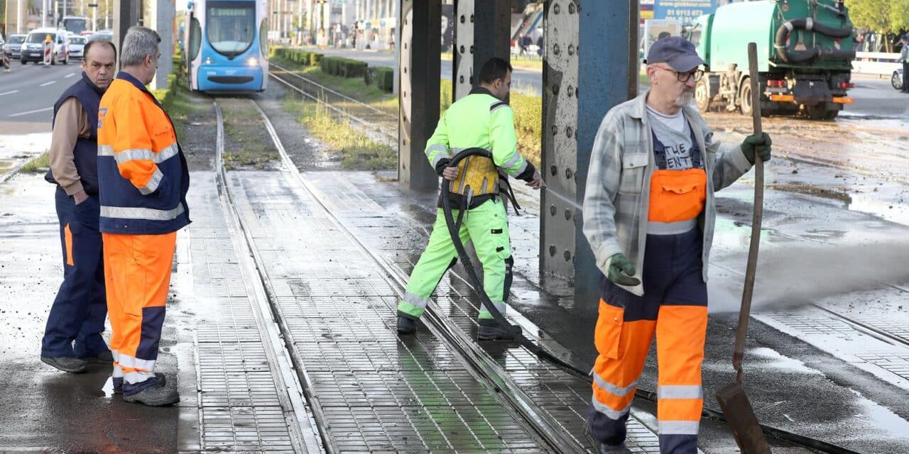 Zagreb: Zbog puknuća vodovodne cijevi  zatvoreno je raskrižje Držićeva-Branimirova