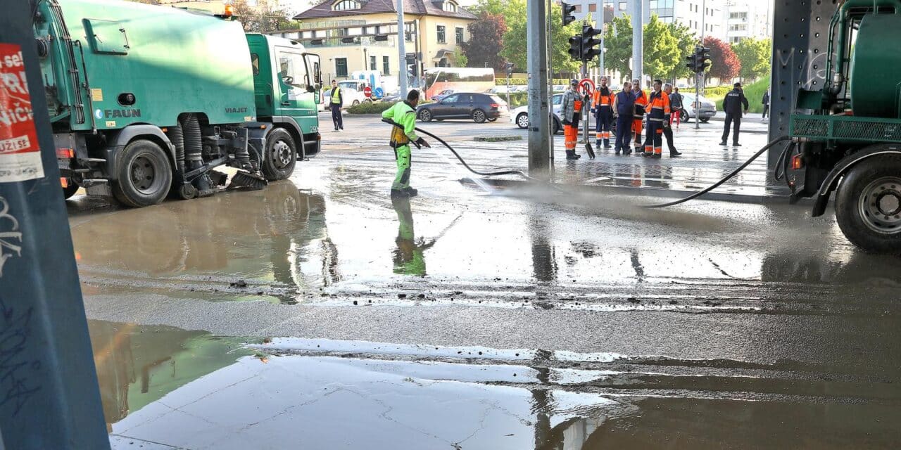 Zagreb: Zbog puknuća vodovodne cijevi  zatvoreno je raskrižje Držićeva-Branimirova