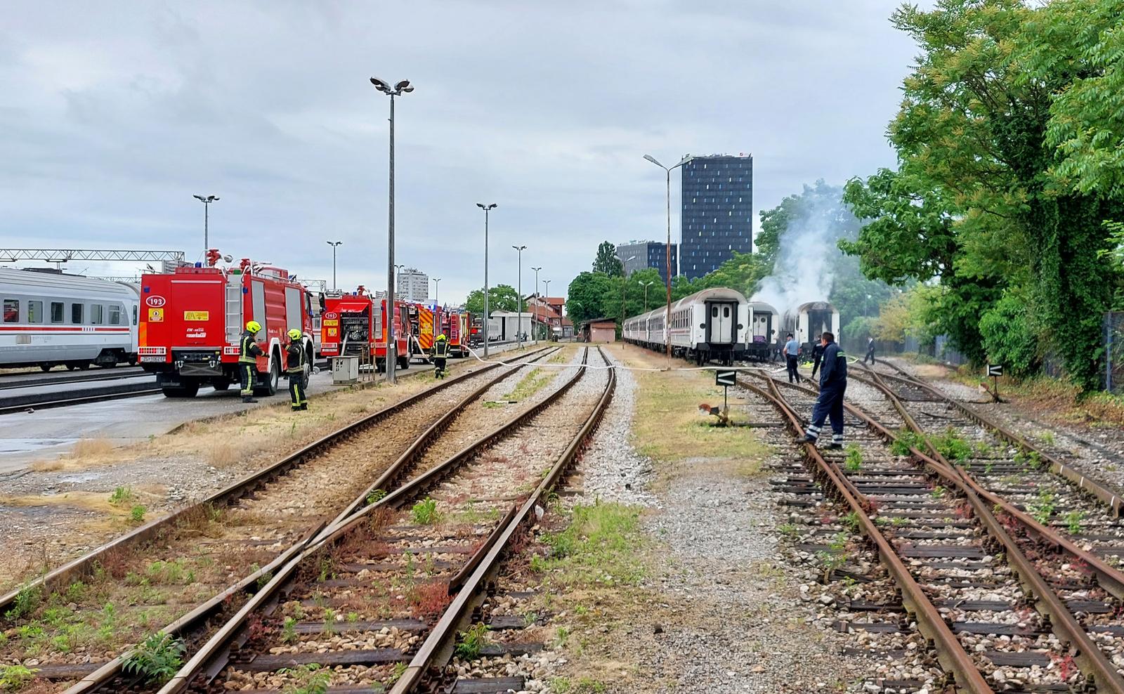 Zagreb: Gori nekoliko vagona na Glavnom kolodvoru