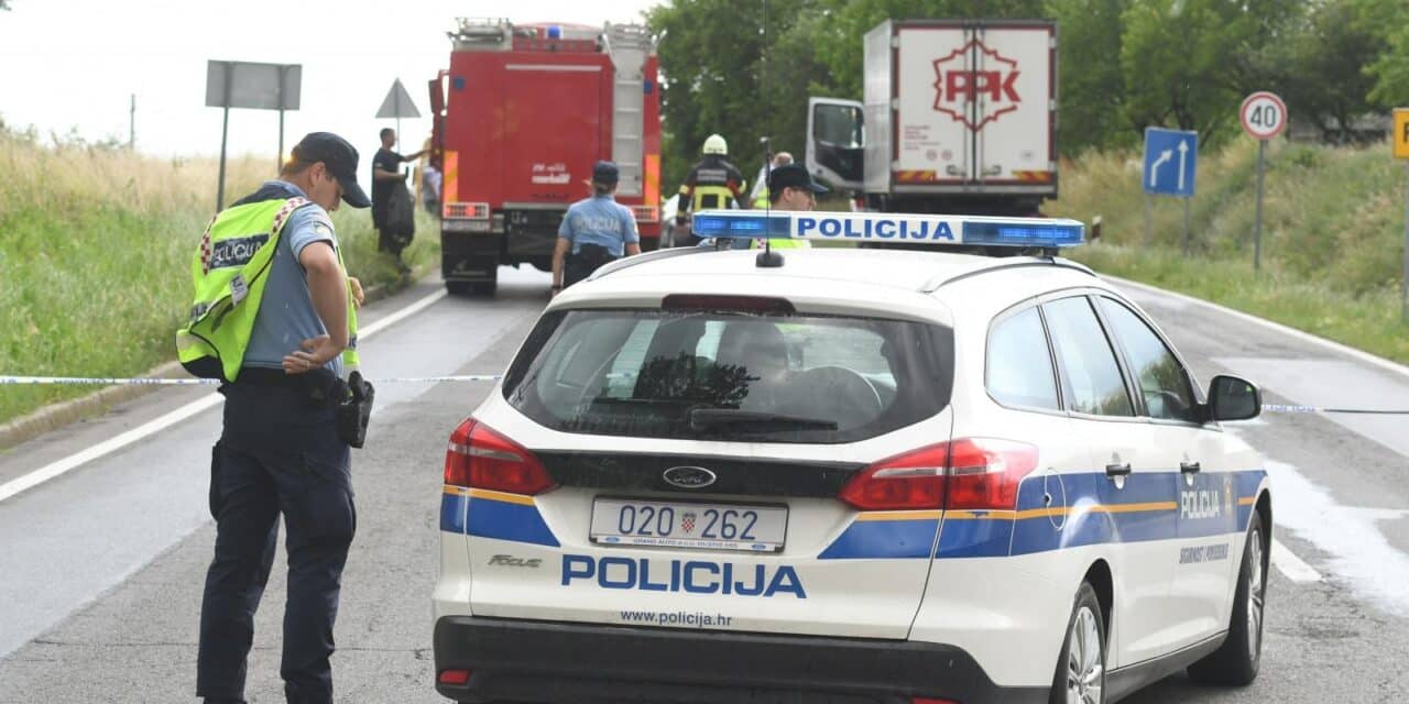 Garešnica: U sudaru kamiona i sanitetskog vozila poginule dvije osobe