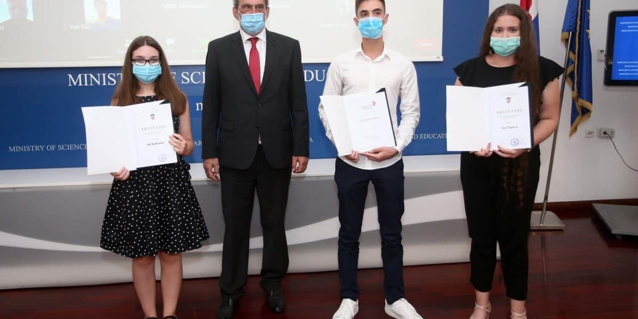 Zagreb: Radovan Fuchs uručio Nagrade Soljačić i Sakač