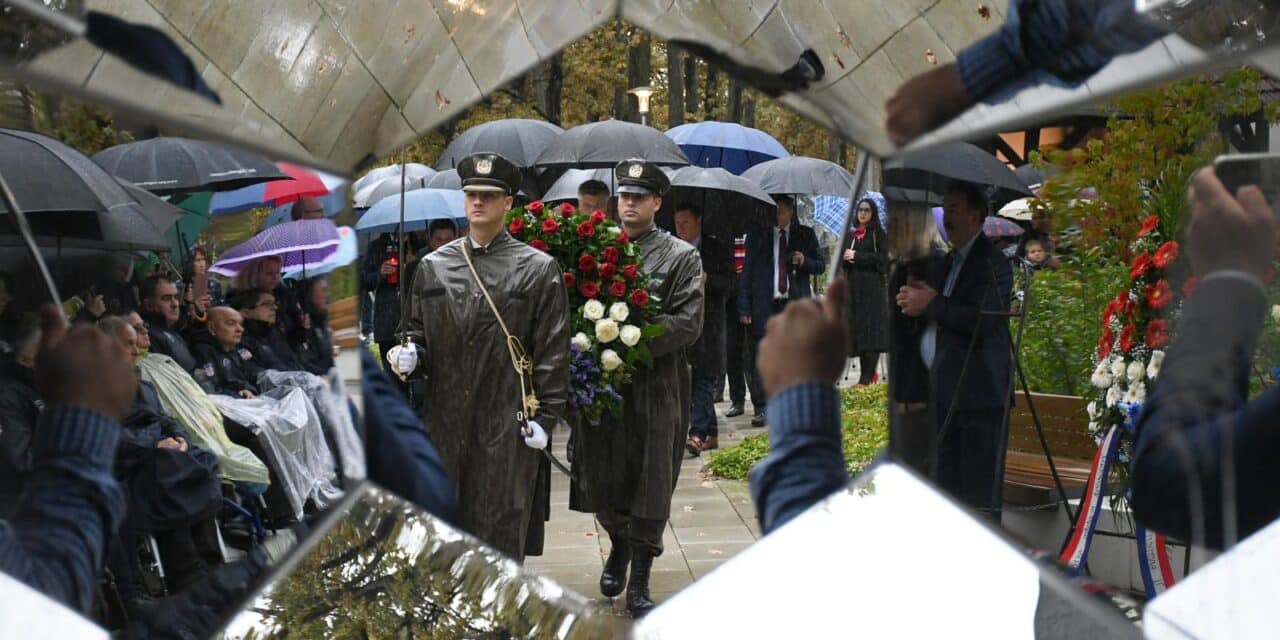 Bjelovar: Premijer Plenković sudjelovao na svečanosti povodom Dana Grada i Dana bjelovarskih branitelja