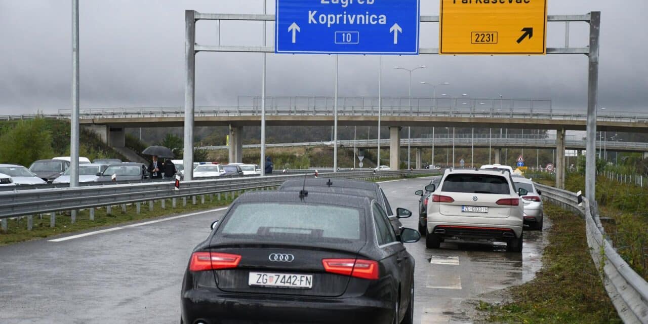 Bjelovar: Premijer Plenković sudjelovao na svečanosti povodom Dana Grada i Dana bjelovarskih branitelja