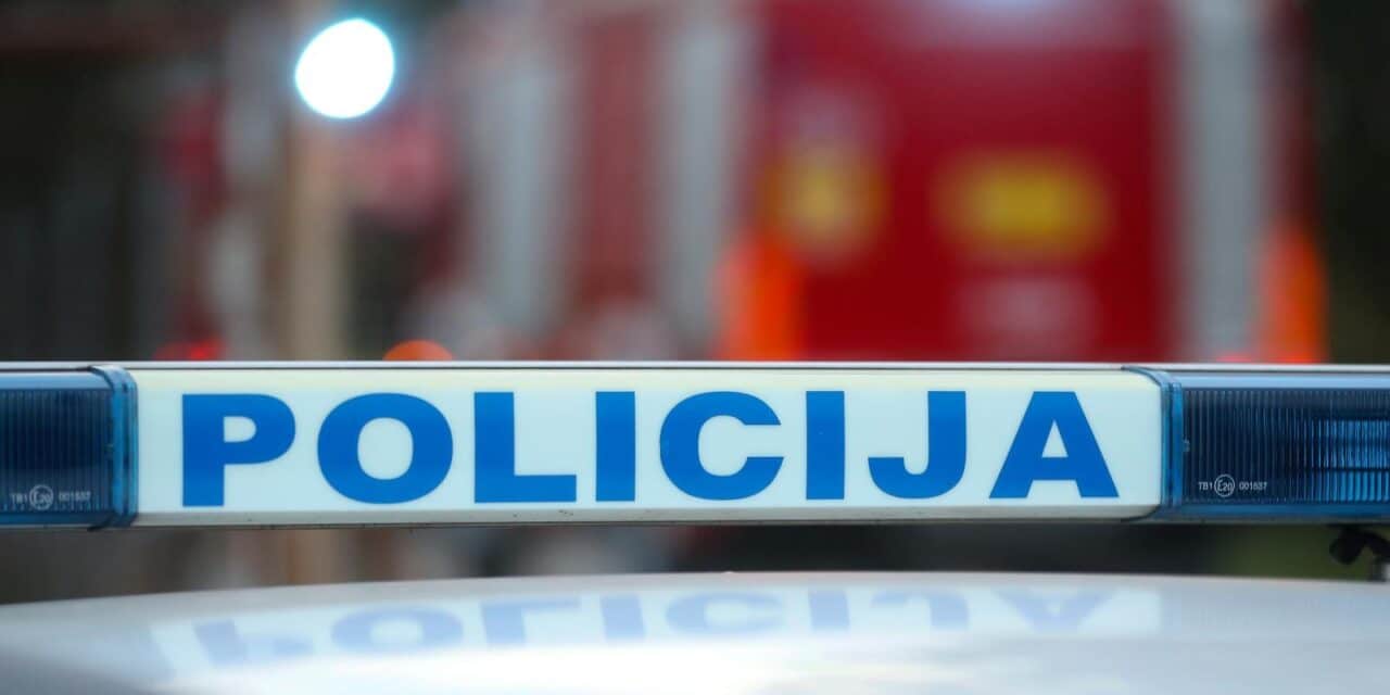 Zagreb: Vatrogasci gase automobil u ulici Vrtni put