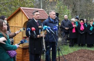 Zagreb: Milanović i Pahor posjetili ZOO vrt kojem je slovensko izaslanstvo doniralo pčelinjak