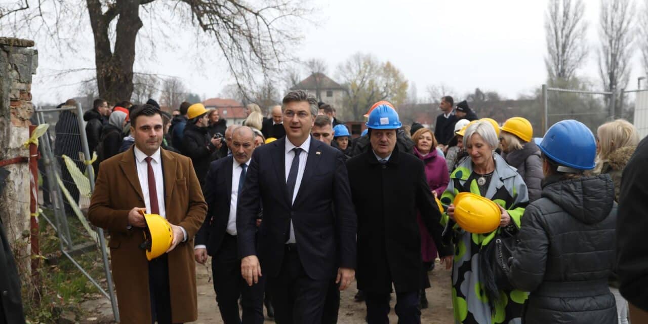 Premijer Plenković obišao je gradilište Regionalnog centra kompetentnosti Tehničke škole Sisak i katedralu u Sisku