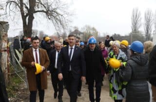 Premijer Plenković obišao je gradilište Regionalnog centra kompetentnosti Tehničke škole Sisak i katedralu u Sisku