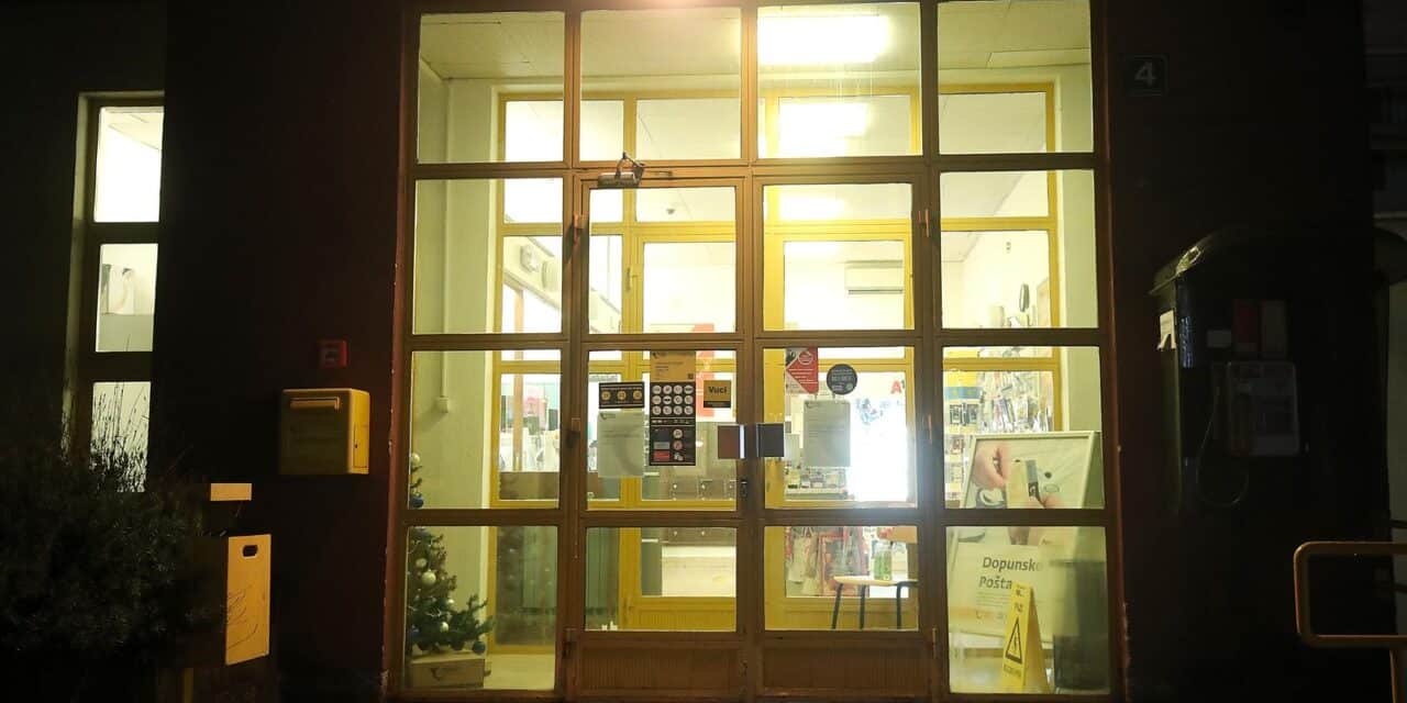 Pljačka u Svetoj Nedelji: Dvojica razbojnika opljačkala poštu, napali i zaposlenika