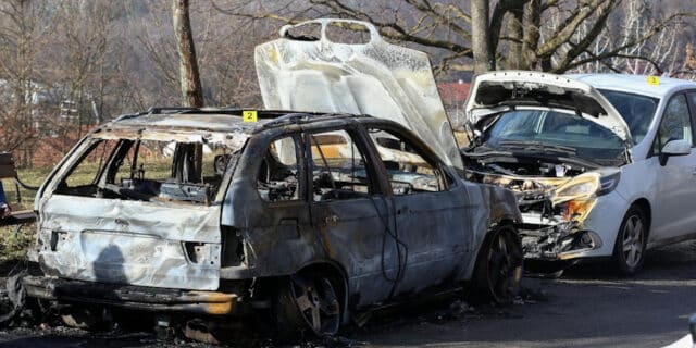 Zagreb: Na Svetom Duhu izgorio automobil
