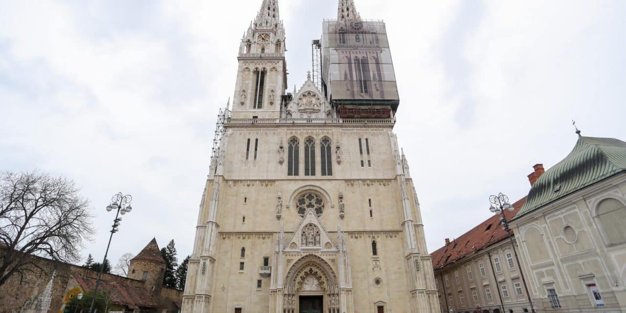 Zagreb: Oko katedrale postavljena zaštitna ograda