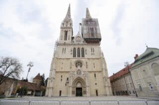 Zagreb: Oko katedrale postavljena zaštitna ograda