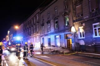 Sedmero ljudi spašeno je iz požara koji je zahvatio stan na drugom katu zgrade u Palmotićevoj ulici u centru Zagreba