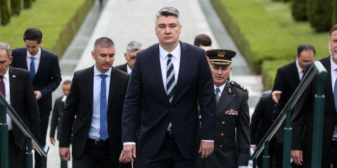 Zagreb: Državni vrh položio vijence na grobnici za neidentificirane žrtve iz Domovinskog rata