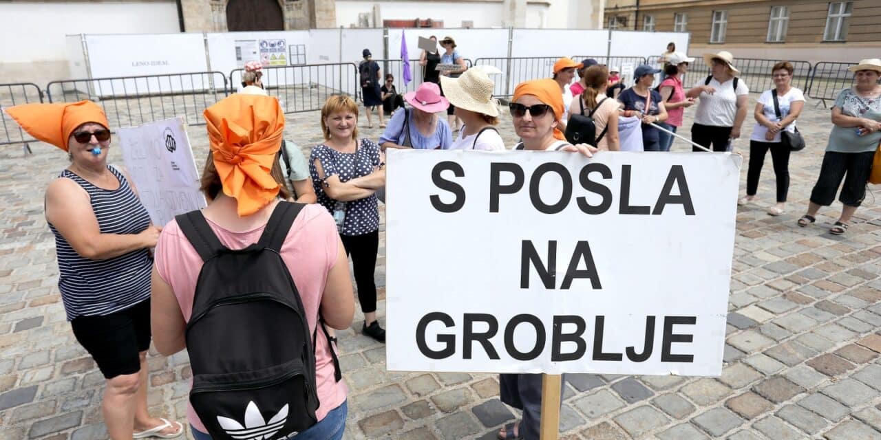 Zagreb: Prosvjed radnica tvrtke Orljava na Trgu svetog Marka