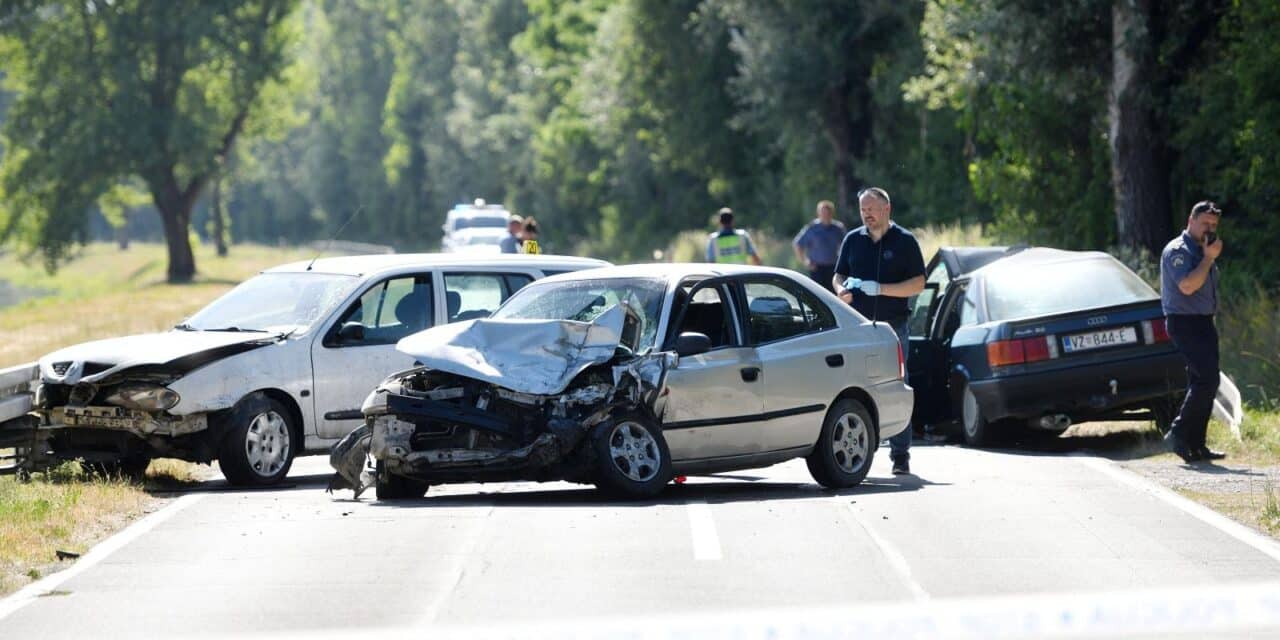 U sudaru tri osobna automobila kod Preloga smrtno je stradala jedna osoba