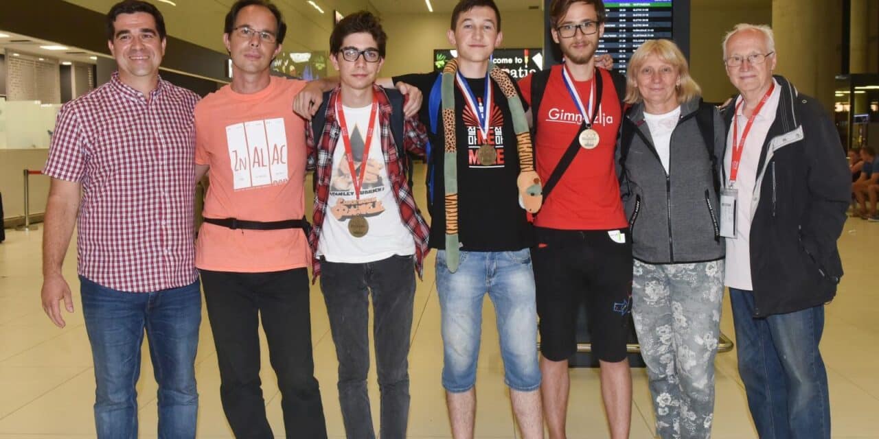 Zagreb: Povratak ekipe koja je osvojila brončane medalje na kemičarskoj olimpijadi u Parizu