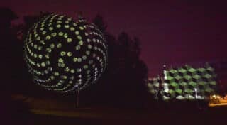 Zagreb: Španjolski umjetnik Javier Riera na poseban način osvijetlio krošnje parka Ribnjak